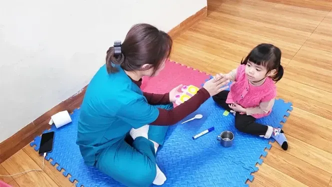 Các chiến lược kích ngôn ngữ trong khi dạy bật âm