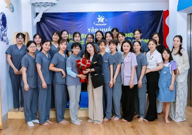 Tổng kết buổi tập huấn: Vận động theo nhịp điệu cho trẻ rối loạn phát triển cùng chuyên gia Masako Koga tại AutismBS Hà Đông