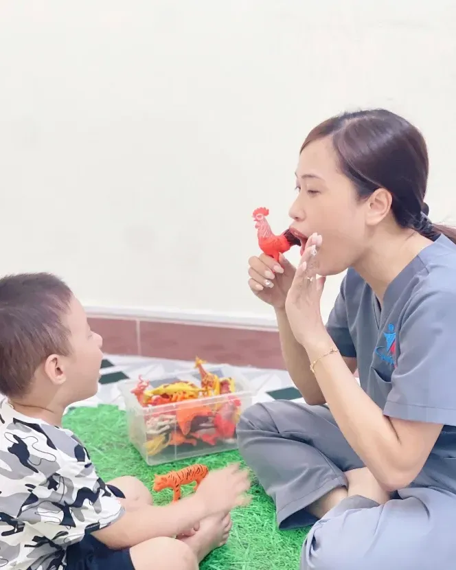 Thời điểm vàng can thiệp trẻ chậm nói: cha mẹ cần biết trước khi quá muộn
