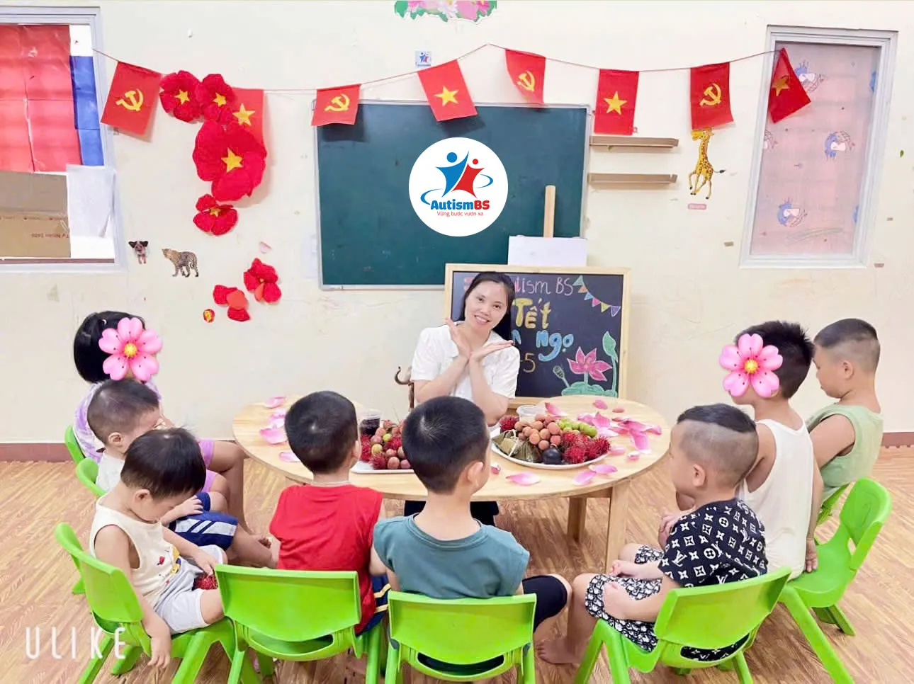 AutismBS tập trung vào can thiệp sớm, giáo dục hòa nhập, đồng thời xây dựng môi trường học tập thân thiện và chương trình linh hoạt theo khả năng của từng trẻ.