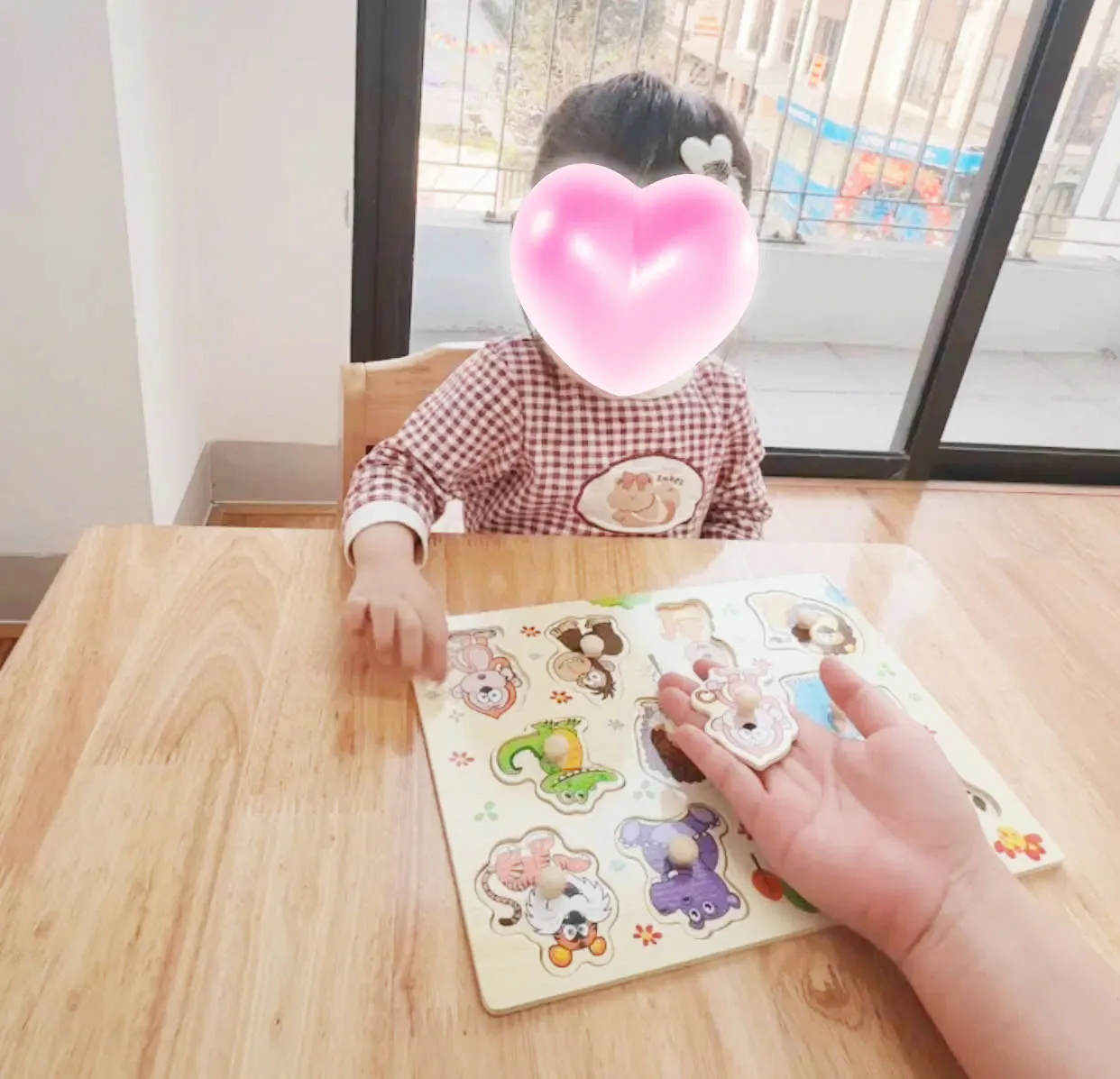Dành ít nhất 20–30 phút mỗi ngày để cùng con.