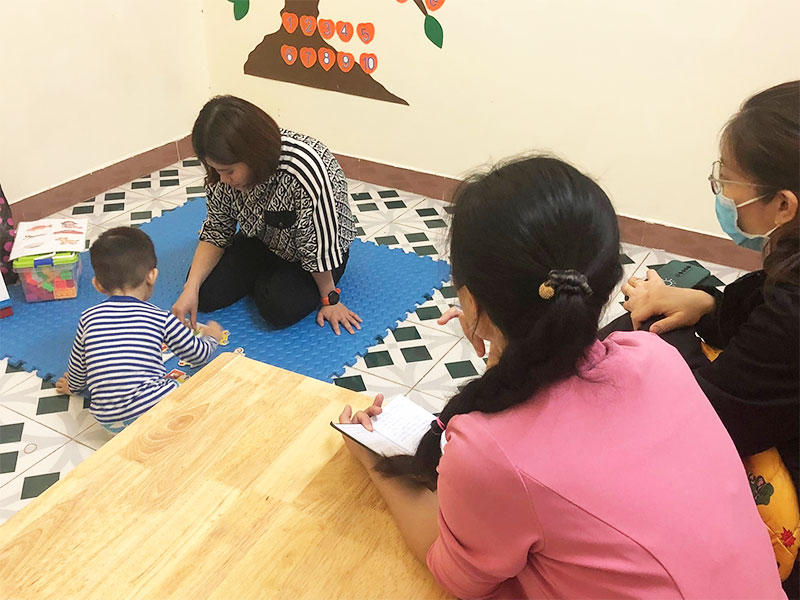 Chậm nói thông thường thì có cần thiết cho con đi can thiệp hay không
