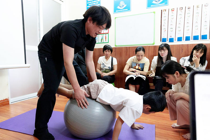 Đánh giá trẻ tự kỷ theo phương pháp TASUC Nhật Bản