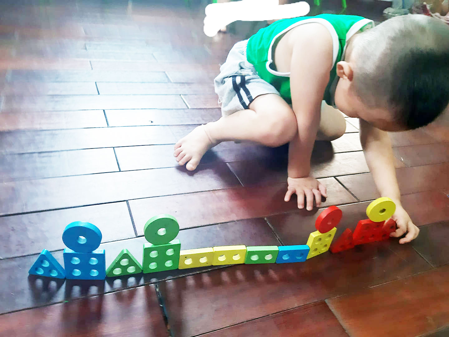 Dấu hiệu nhận biết tự kỷ ở trẻ nhỏ