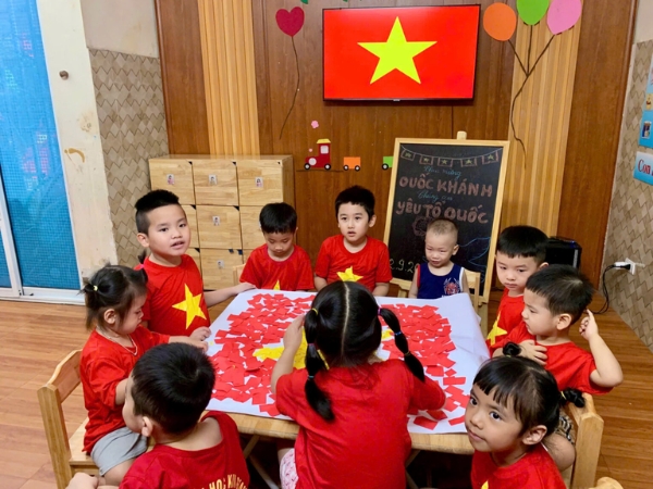 Chào mừng Quốc Khánh: cờ đỏ sao vàng phủ ngập tràn nơi nơi
