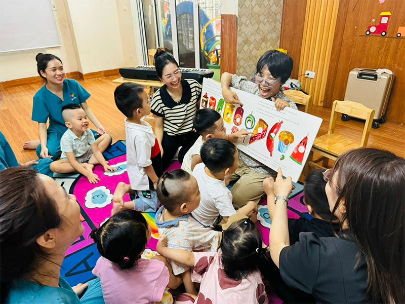 Tại sao nhiều trẻ tự kỷ lại thích nói tiếng anh?