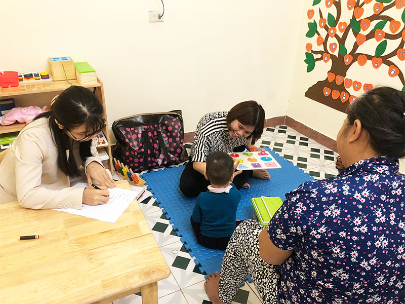 Làm thế nào để dạy trẻ tự kỷ biết thể hiện nhu cầu của bản thân