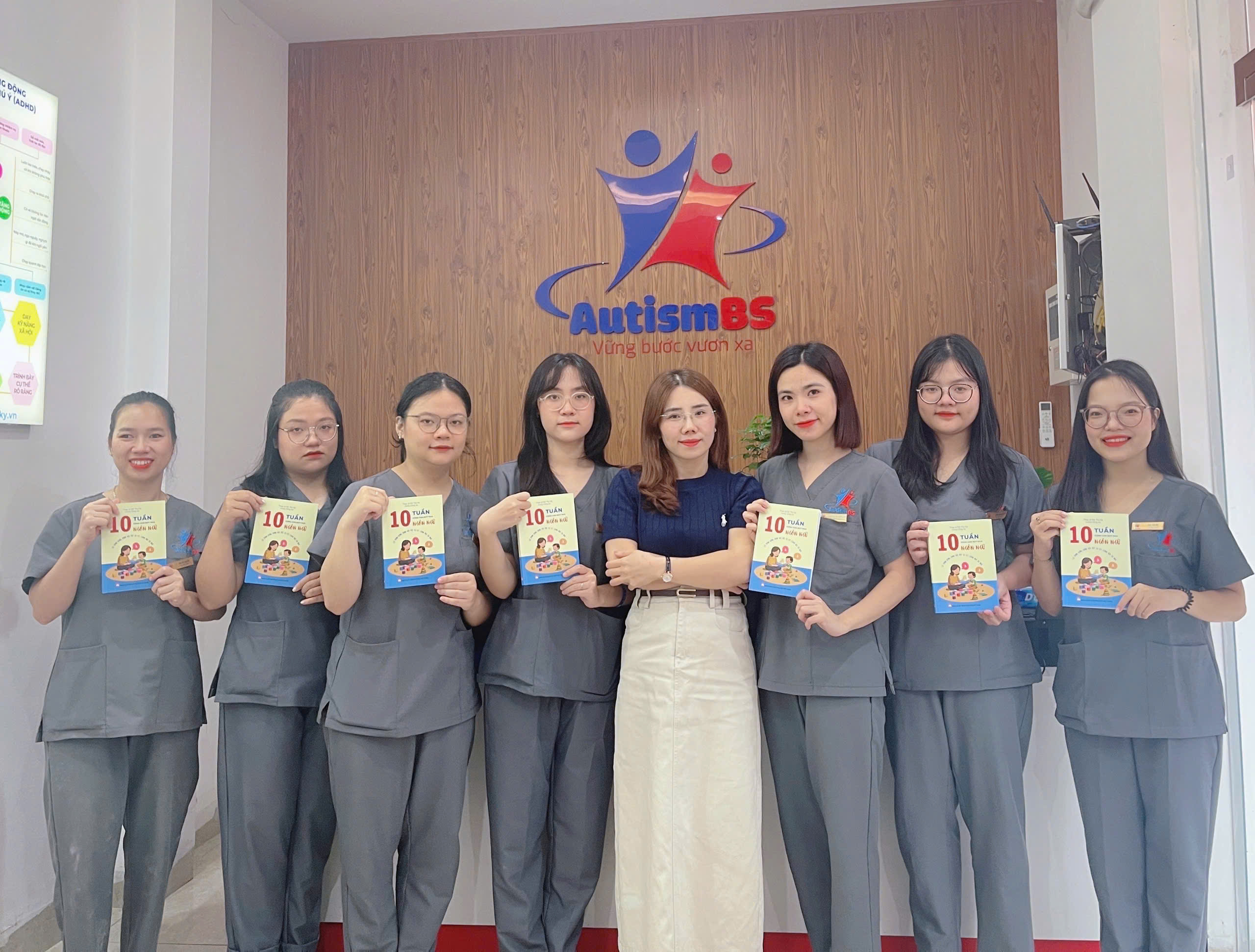 RA MẮT SÁCH “10 TUẦN CÙNG CON BỨT PHÁ NGÔN NGỮ” & KHAI TRƯƠNG CƠ SỞ MỚI AUTISMBS