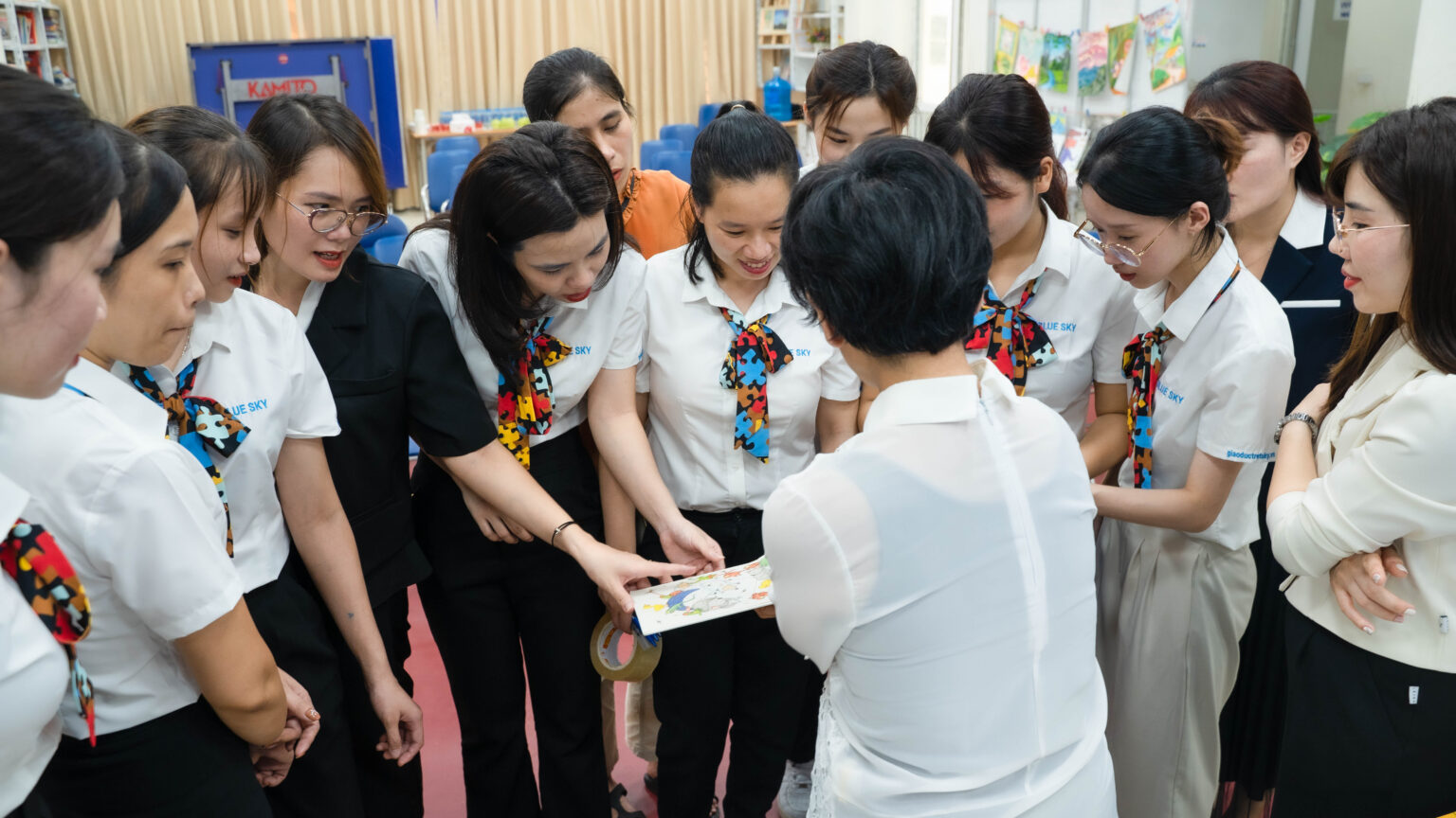 Phương pháp giáo dục hiệu quả trẻ tự kỷ - Hướng dẫn dành cho cha mẹ
